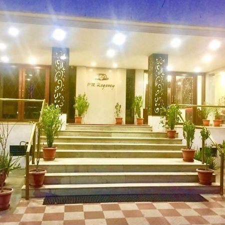 P M Regency Hotel Βαντοντάρα Εξωτερικό φωτογραφία