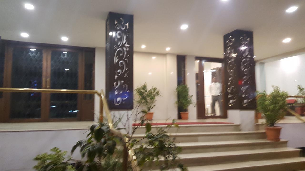 P M Regency Hotel Βαντοντάρα Εξωτερικό φωτογραφία