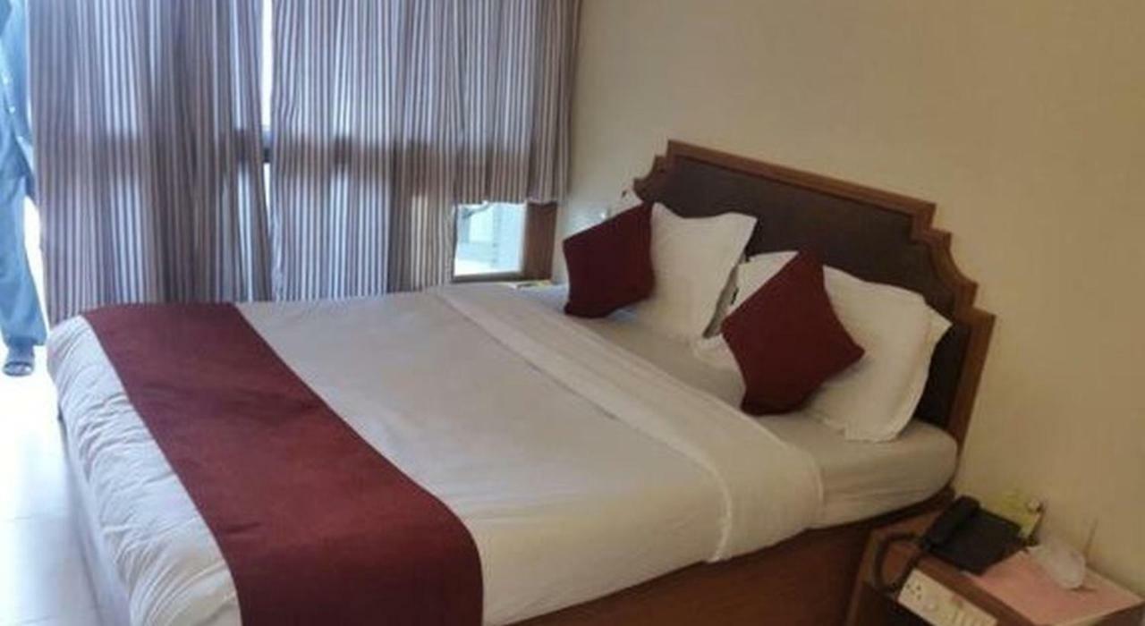 P M Regency Hotel Βαντοντάρα Εξωτερικό φωτογραφία