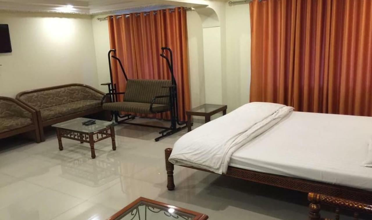P M Regency Hotel Βαντοντάρα Εξωτερικό φωτογραφία